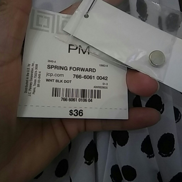 Liz Claiborne - Picture 3 of 3